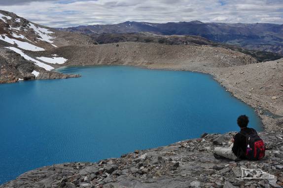 Do alto, observando a Laguna de Los Tres, no parque Los Glaciares, região de El Chaltén, no sul da patagonia argentina